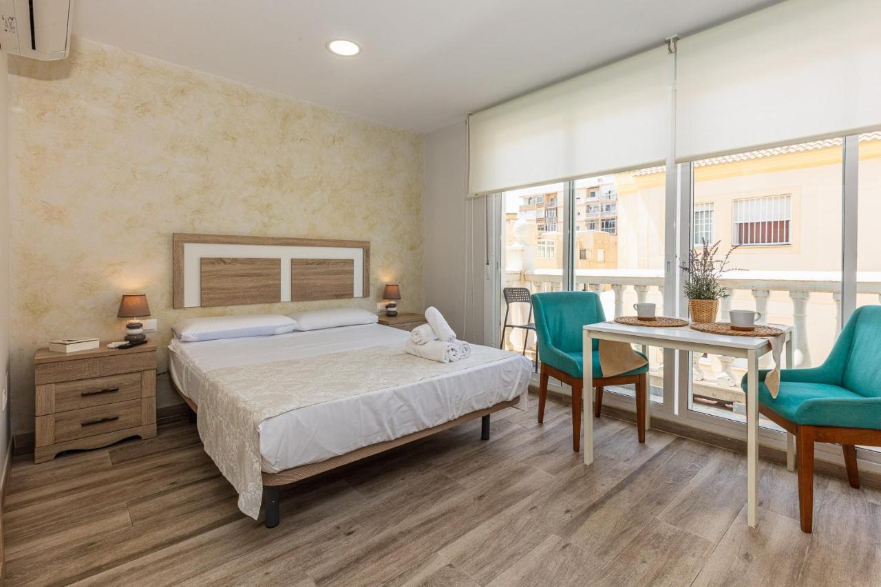 Apartamentos Lola Beach Málaga Exterior foto