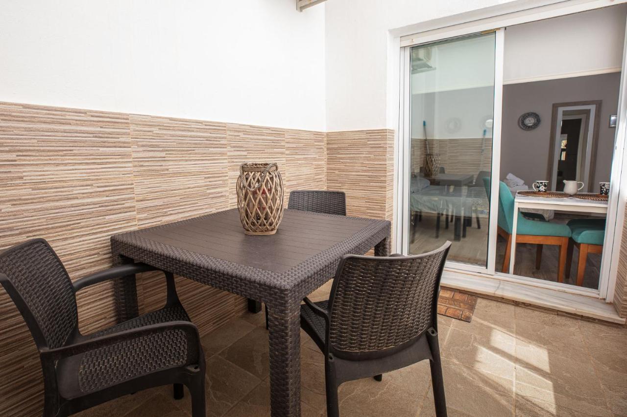 Apartamentos Lola Beach Málaga Exterior foto
